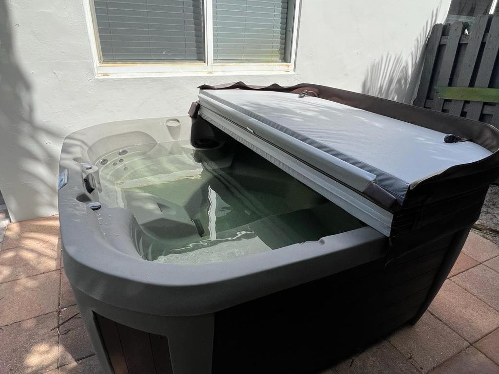 4Br Home, Hot Tub, Near Beach & Wilton Manors Fort Lauderdale Exterior photo